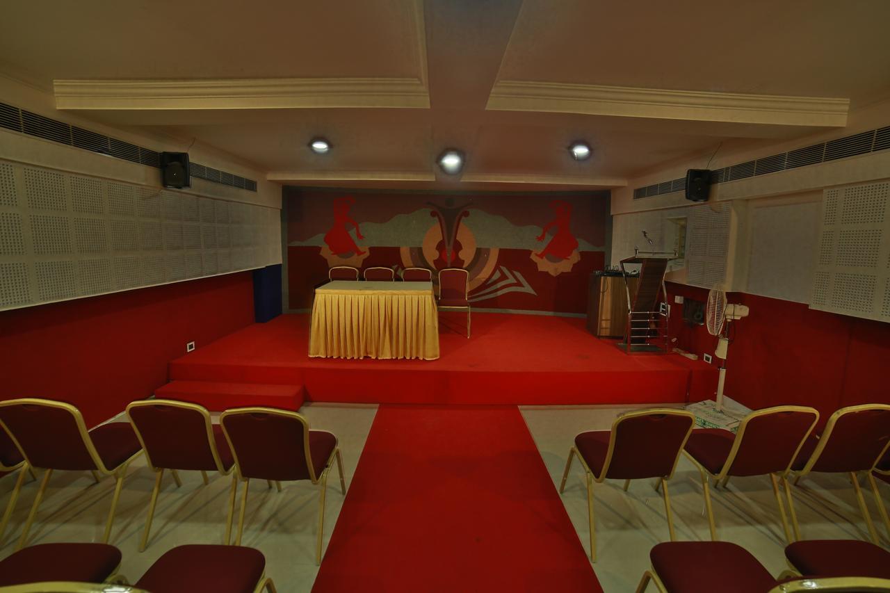 Hotel Horizon International Tullipurmbu エクステリア 写真